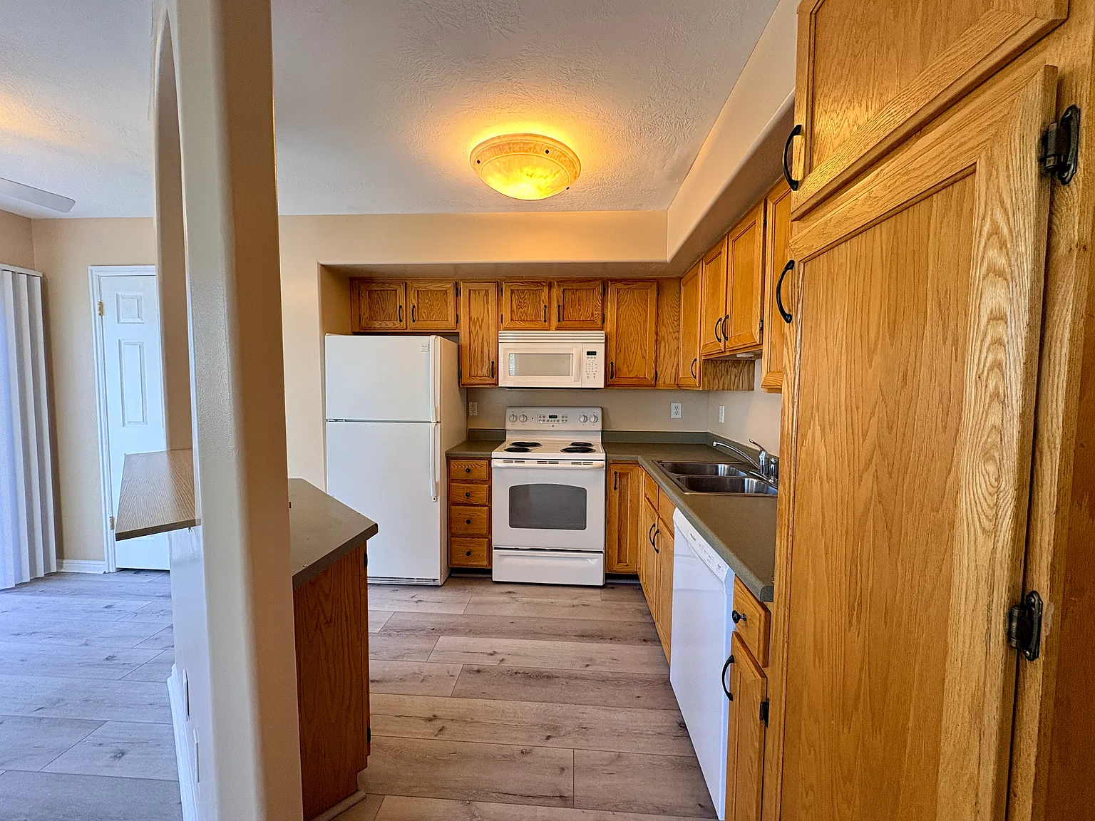 3 bed, 2.5 bath, 1254 sqft, $1,850 — Photo 4
