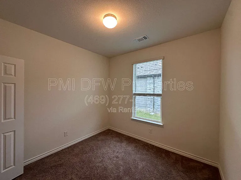 663 Saxony Dr — Photo 12