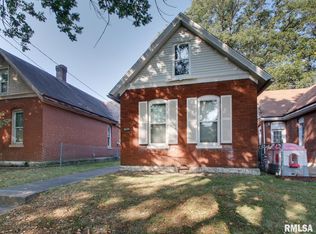 1029 N 11th St, Quincy, IL 62301