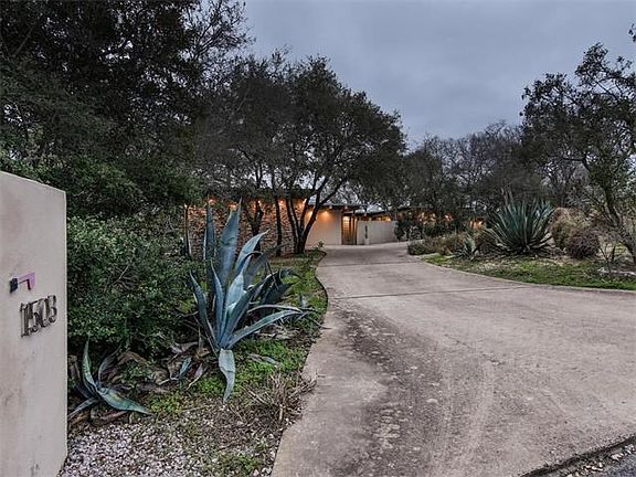 Generous setback adds to privacy. Low maintenance, native landscape by Robert Leaper featured in magazine.