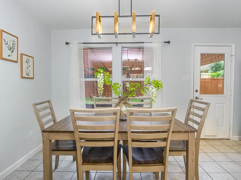 9437 Goldenview Dr — Photo 5