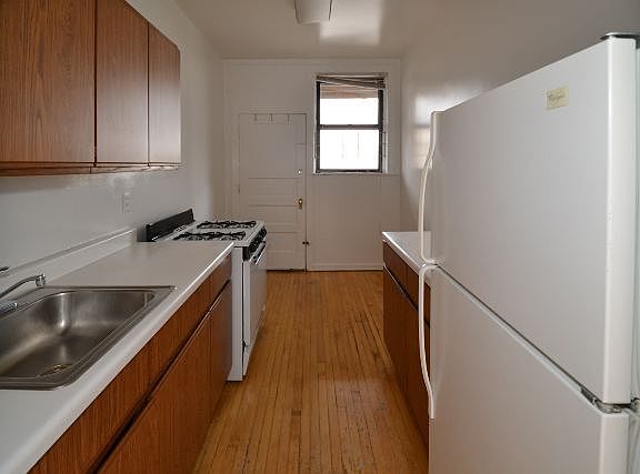 2nd image of 821 W Waveland Ave APT 2N