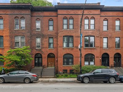 855 W Fullerton Pkwy, Chicago, IL, 60614