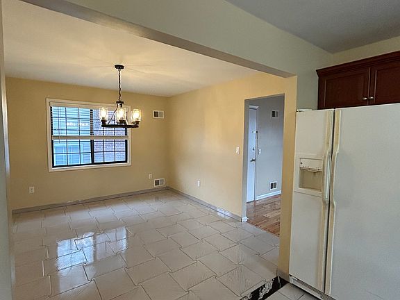 3rd image of 10 Lombard St Floor 2
