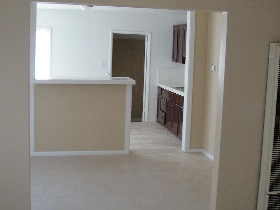 2nd image of 1557 W 20th St