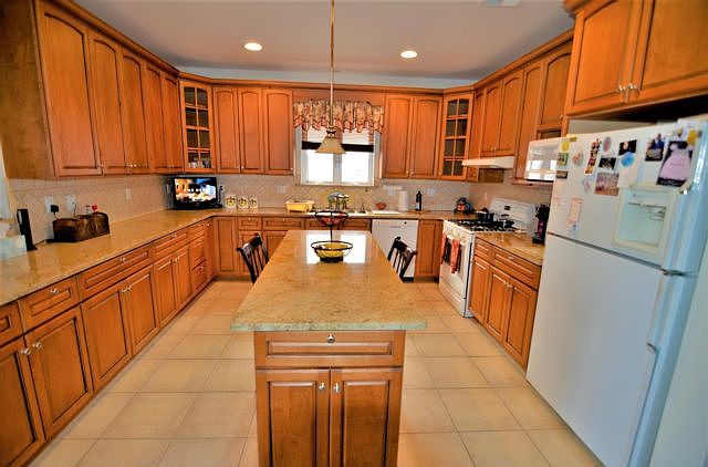 2nd image of 41 Sunset Ave #1