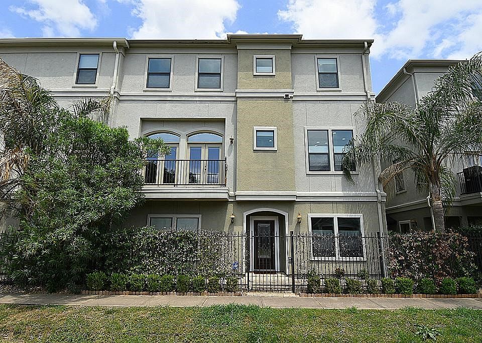 Great front elevation with street entrance