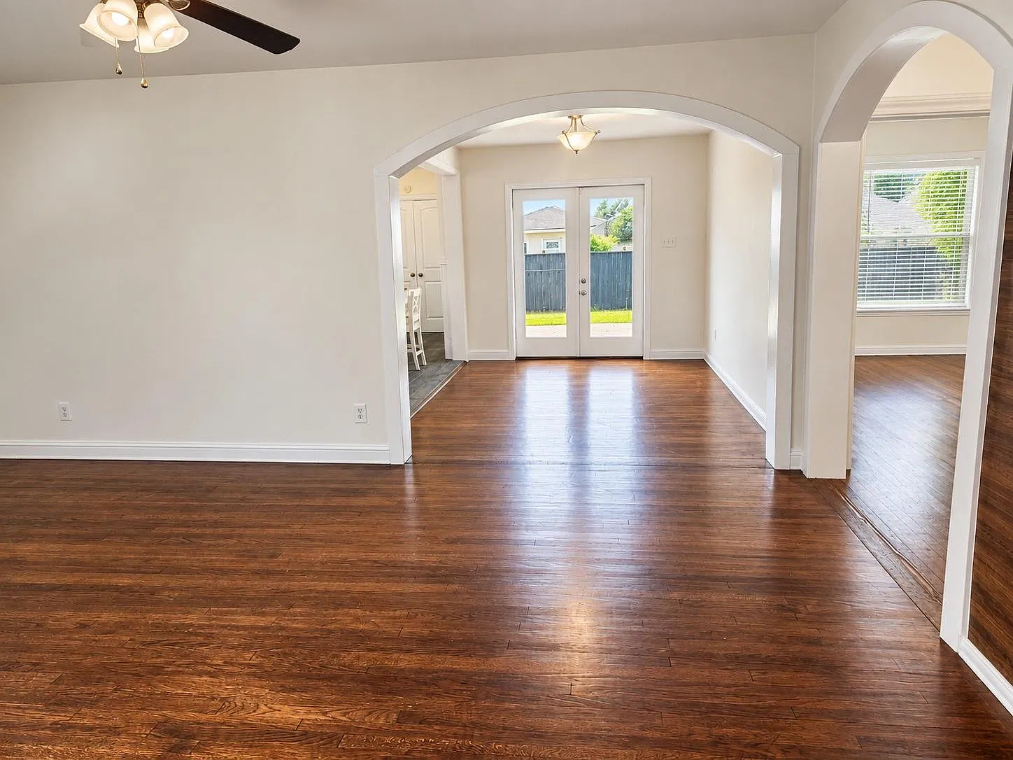 2 bed, 1.0 bath, 1123 sqft, $1,695 — Photo 2