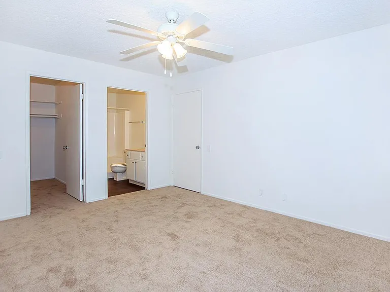 Highland Creek Apartment Homes — Photo 39
