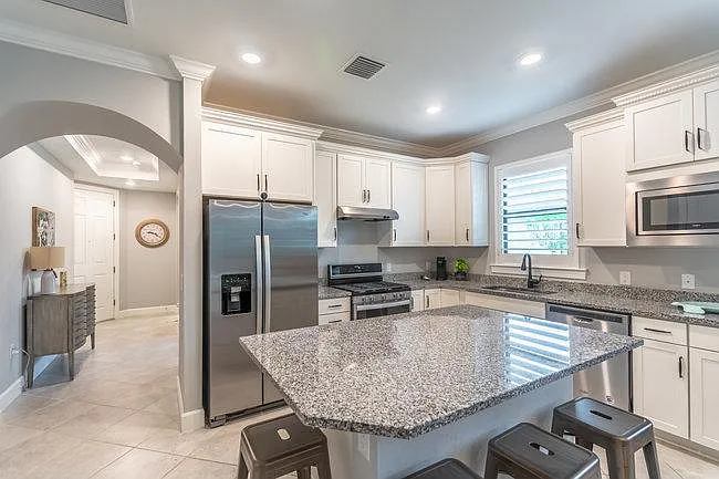 7722 Jacaranda Ln — Photo 4