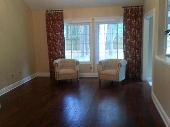 3rd image of 3149 Laurel Grv N
