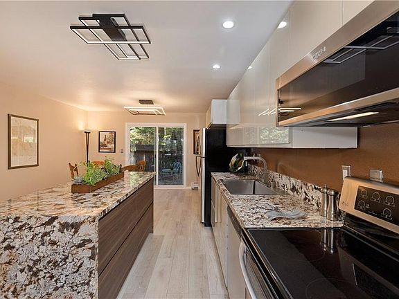 2nd image of 866 Northwood Blvd #16
