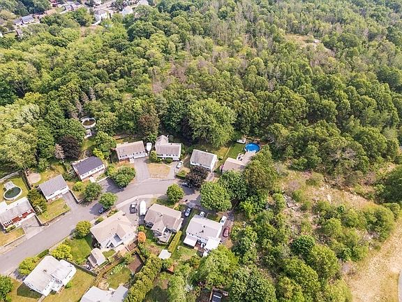 3rd image of 20 Sherwood Ave