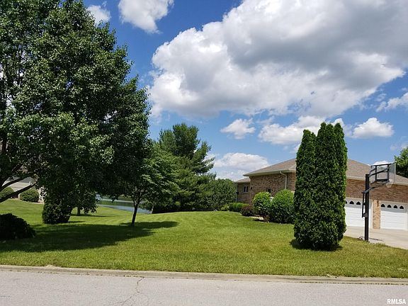 5th image of 621 Deer Lake Dr W