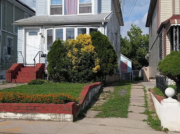 9407 207th St, Queens Village, NY 11428
