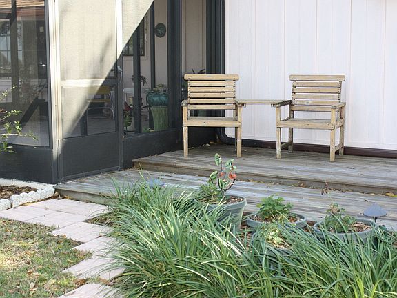 shaded deck great for late afternoon relaxing