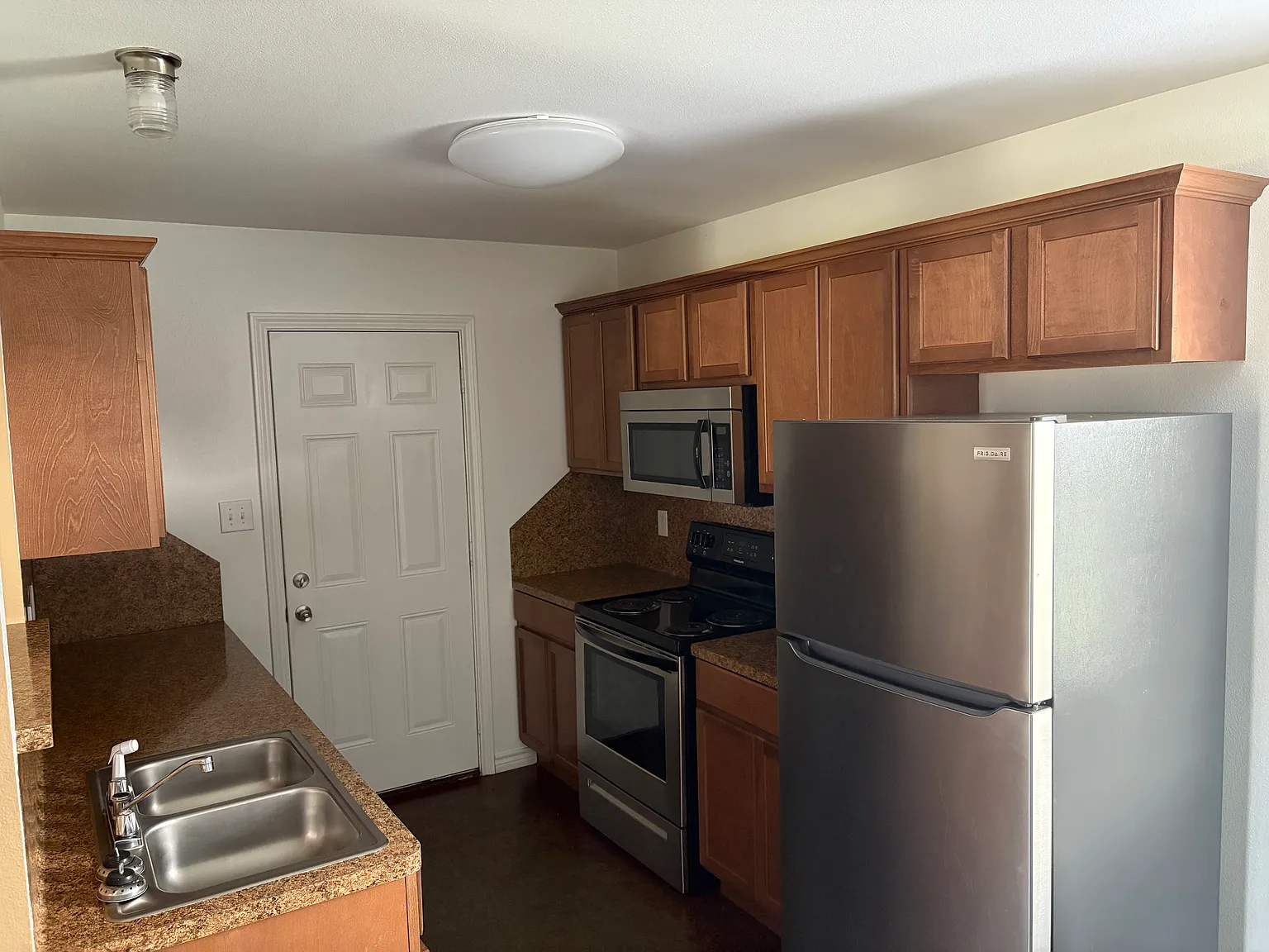 3 bed, 1152 sqft, $1,450 — Photo 4