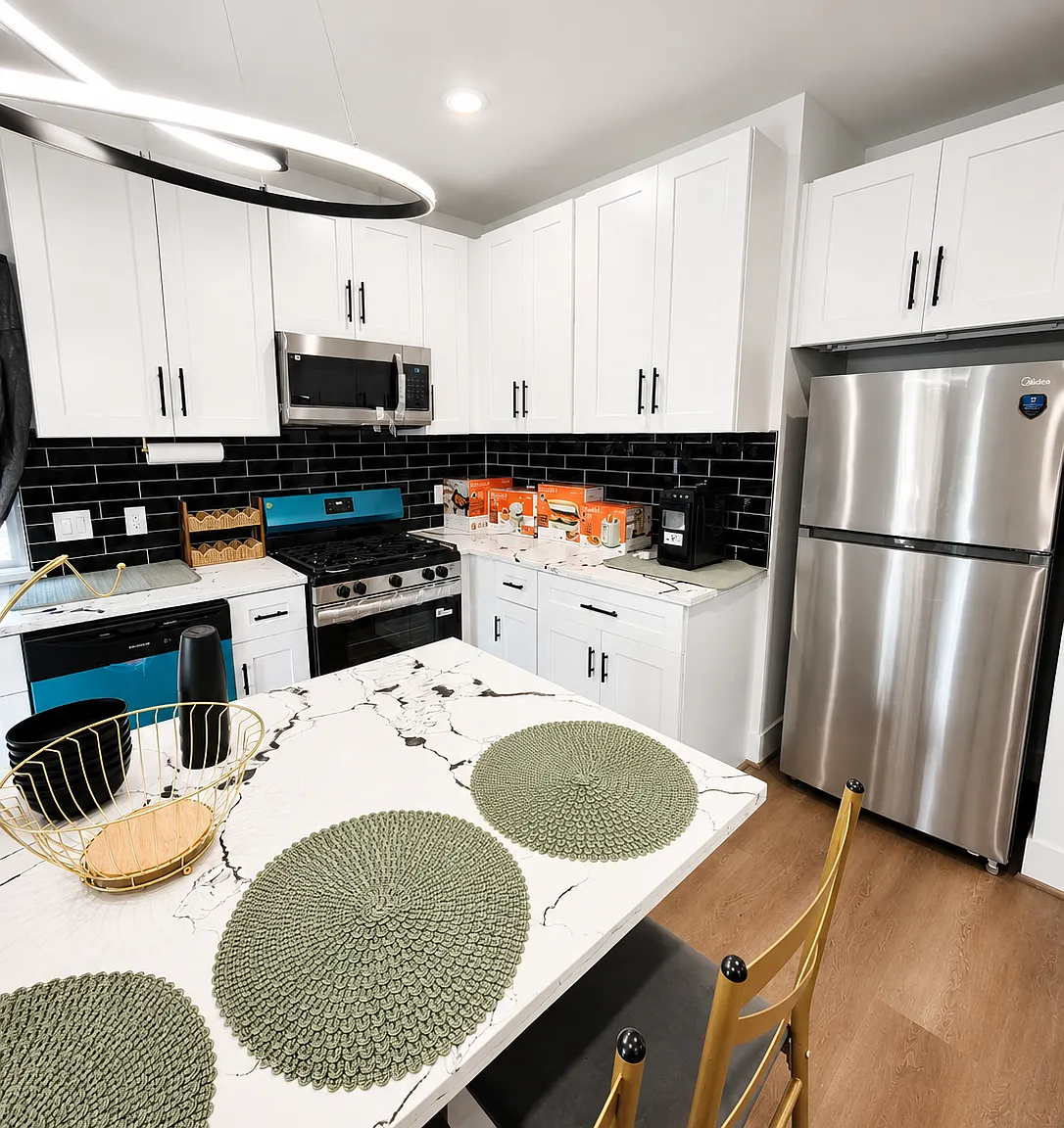 3 bed, 2500 sqft, $2,200 — Photo 3