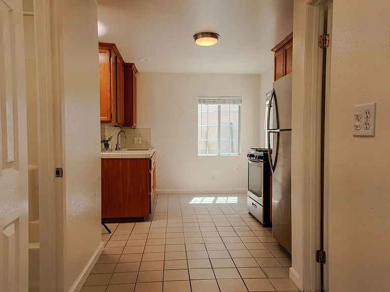 Garfield Avenue Apartments — Photo 17