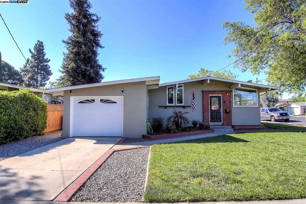 1323 Sunset Dr photo 1
