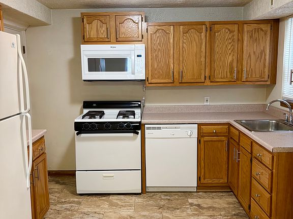 3rd image of 423 Lawnwood Ave