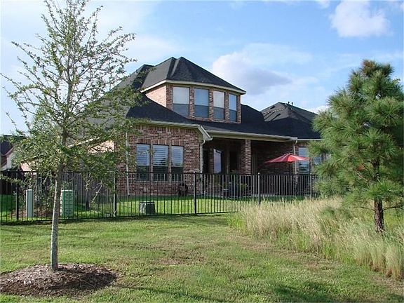 3rd image of 5807 Fulshear Plantation Dr