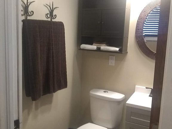 5th image of 902 N 9th St APT 5