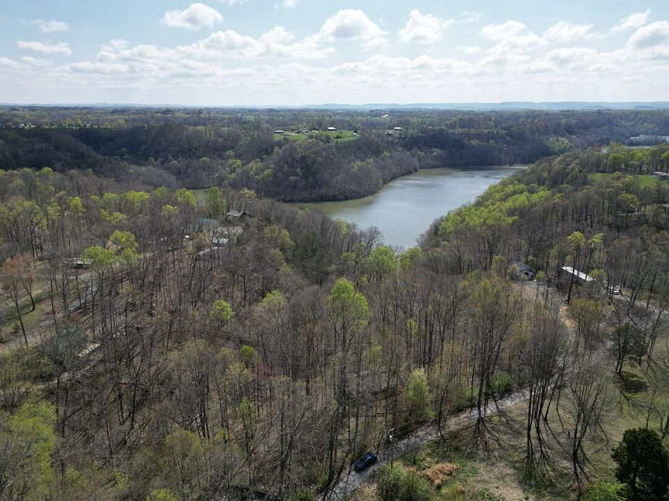 1st image of 10 Valley View Dr