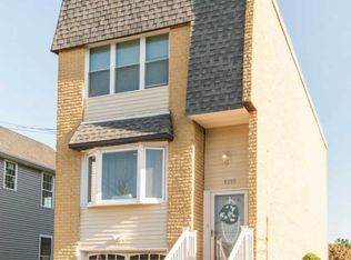 9235 Cambridge St, Philadelphia, PA 19114