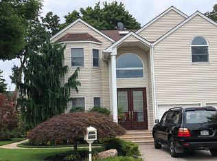 104 Paolo Ct, Plainview, NY 11803