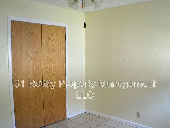 4th image of 706 N Frisco Rd