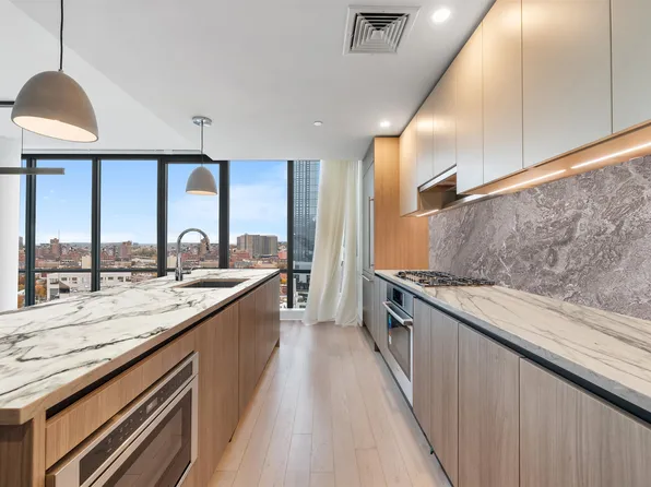 155 Bay Street image 2 of 44