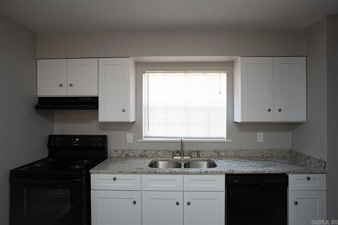 2 bed, 1.5 bath, 960 sqft, $795 — Photo 3