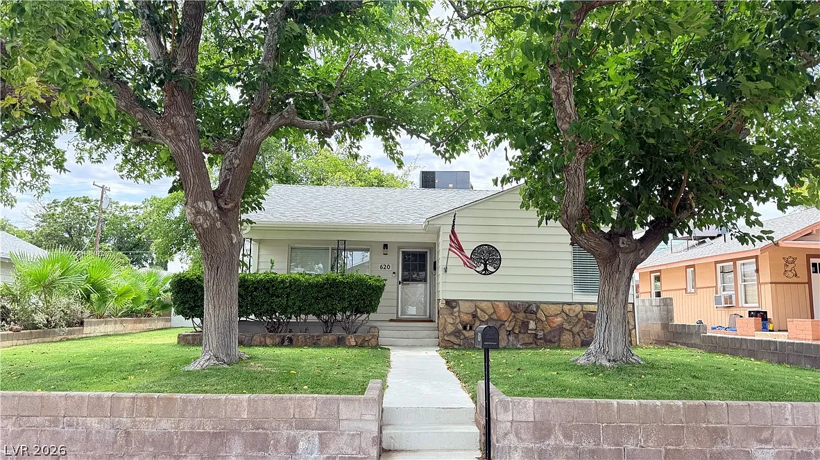 2 bed, 1.5 bath, 921 sqft, $1,895 — Photo 2