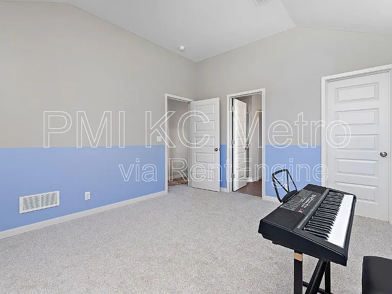 15708 Canterbury St — Photo 47