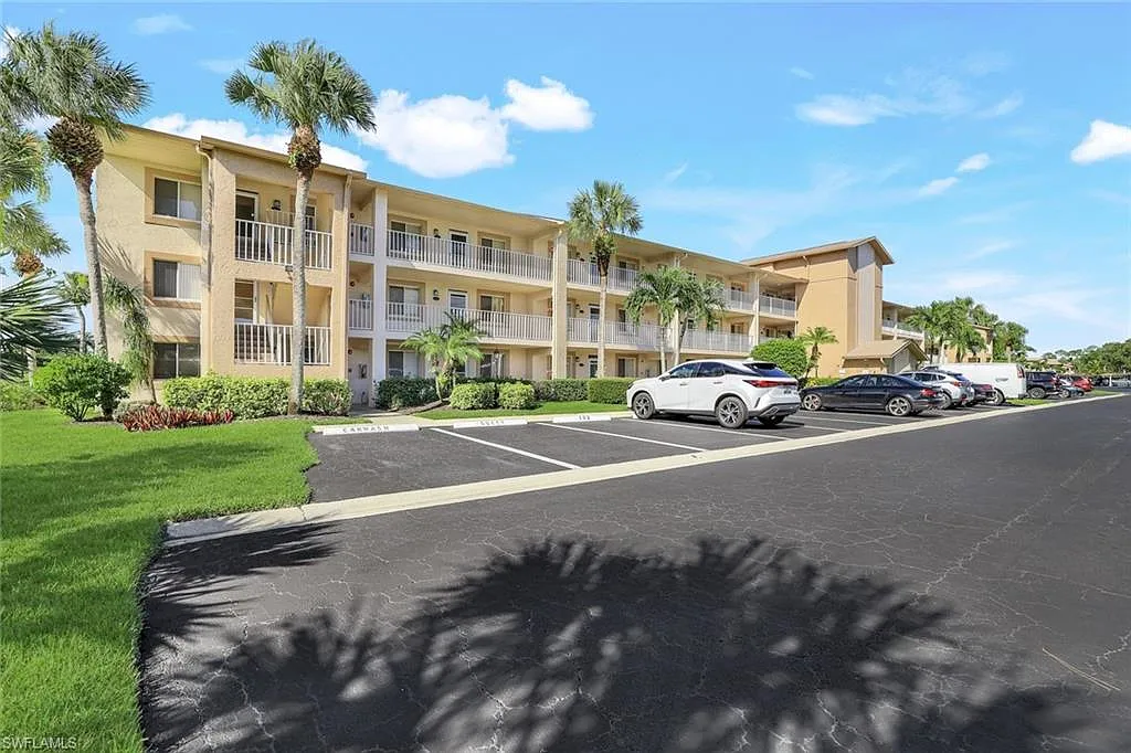 2 bed, 2.0 bath, 954 sqft, $2,300 — Photo 1