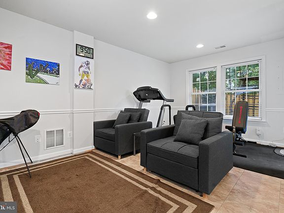 5th image of 9648 Potters Hill Cir