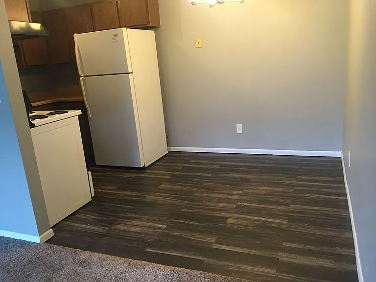 Cobblestone Circle Apartment 2 Bedroom, 1 Bath Secure Building — Photo 6