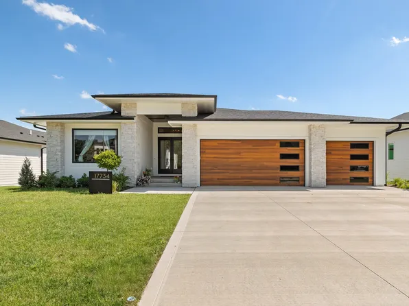 17734 Townsend Dr, Clive, IA 50325