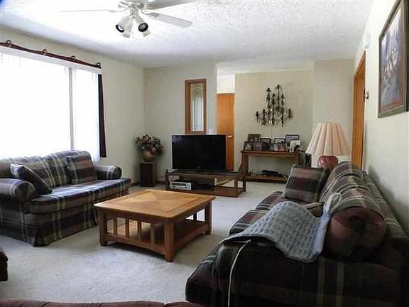 5th image of 255 S Carolyn Dr