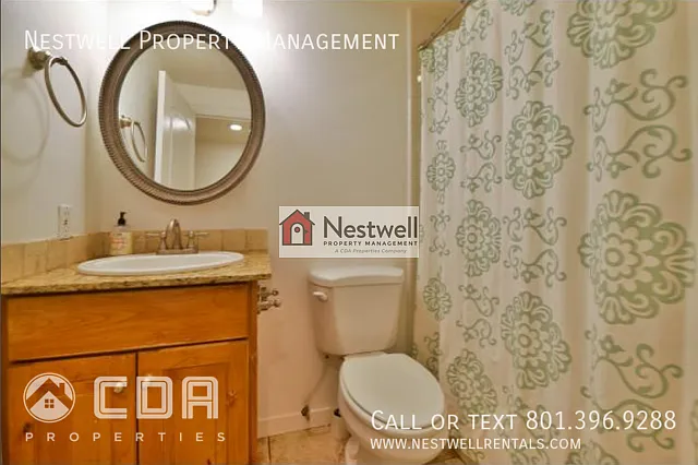 562 S Elizabeth St — Photo 13