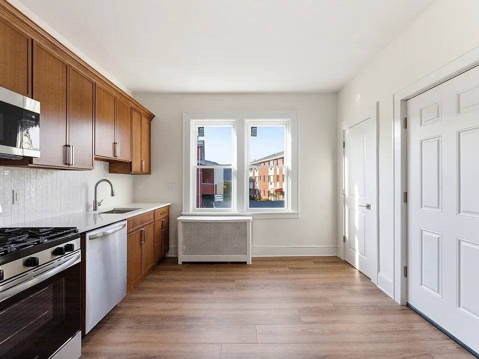 1 Bay Ave #2L