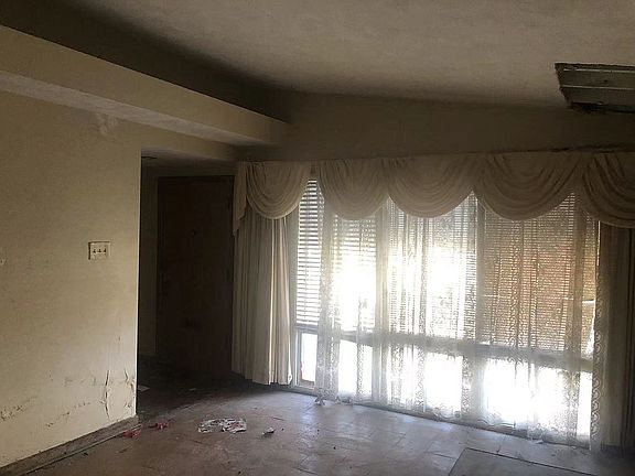 3rd image of 1336 Mendell Dr