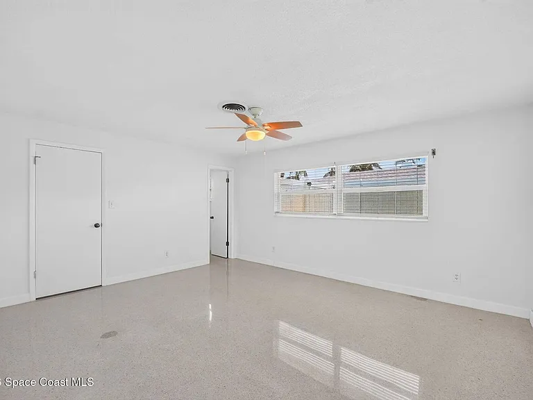 311 12th Ter — Photo 32