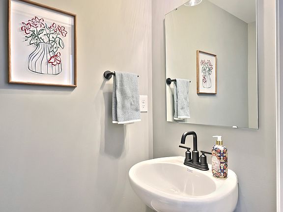 5th image of 1047 Ellie Ln W #1047