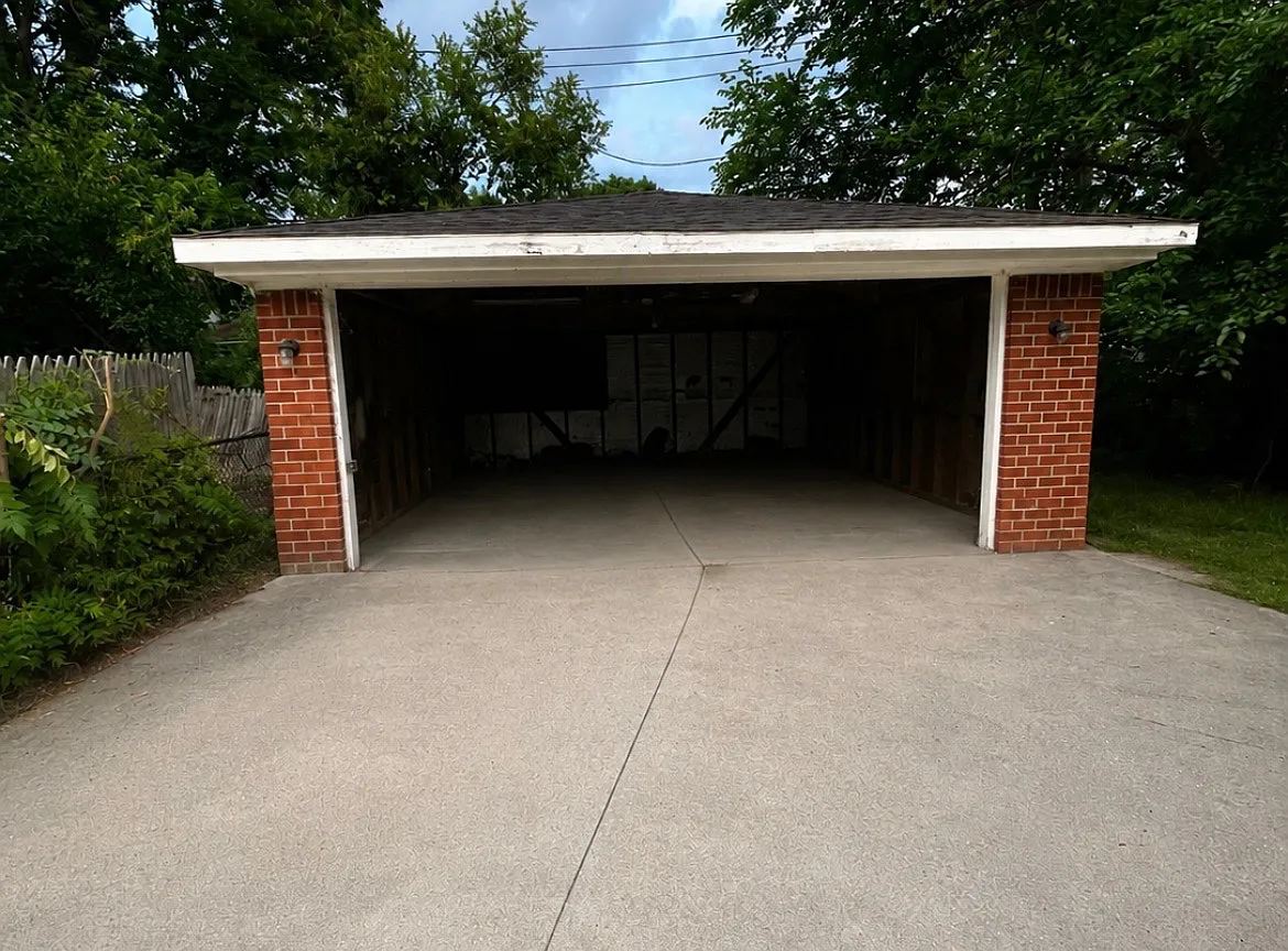 3 bed, 1100 sqft, $1,300 — Photo 2