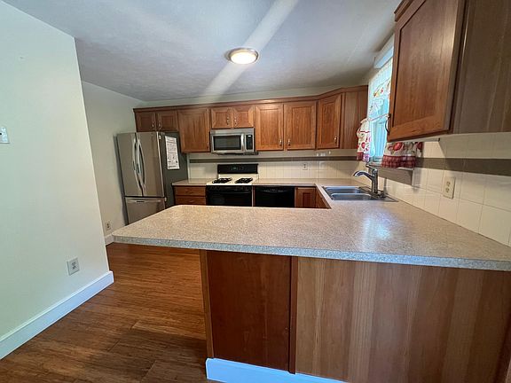 2nd image of 25 Glastonbury Dr