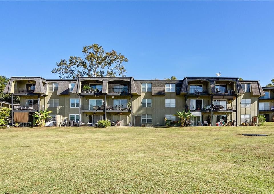 1st image of 211 Riverbend Dr #211