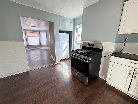 3rd image of 456 Plymouth Ave #2