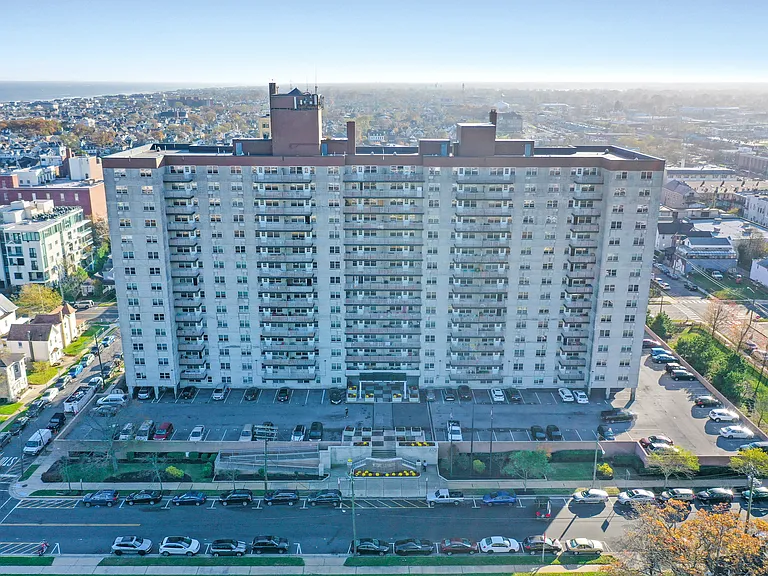 Munroe Towers — Photo 11
